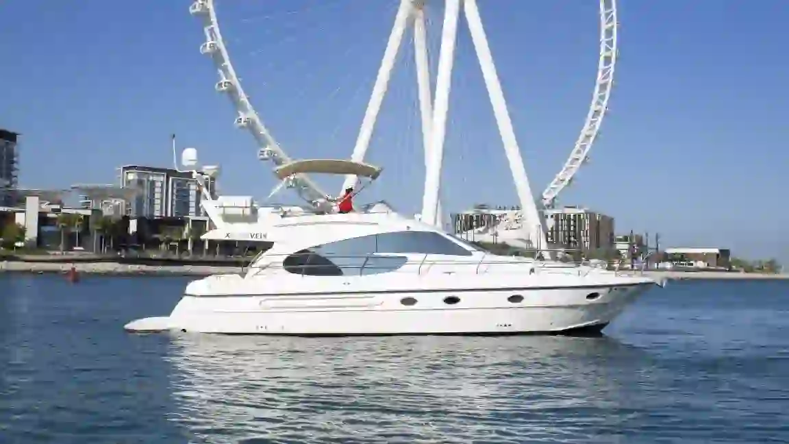 YACHT 52 FT ON HOURLY BASIS